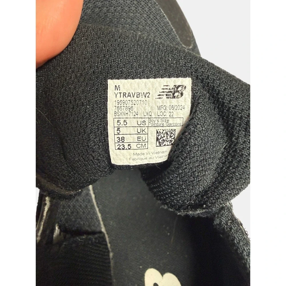New Balance Rave Run v2 Sneakers BIG KIDS 5.5 Black Gray Athletic Running Shoes